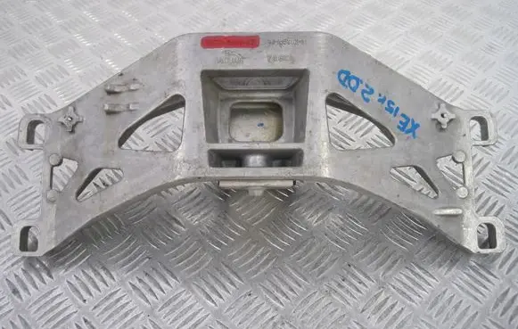 Jaguar F-Pace Gearbox mounting bracket GX735060CB