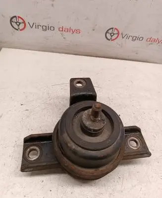 Hyundai Santa Fe Engine mount bracket 218122b500