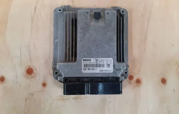 Porsche Cayenne (9PA) Engine control unit/module ECU 03H906032M-PORSCHE 03H906032M 0261S02365