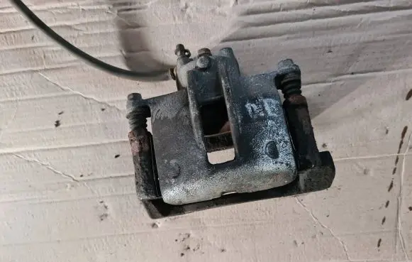Toyota Corolla E120 E130 Front brake caliper