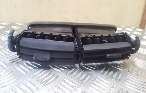 Toyota Previa (XR30, XR40) II Dash center air vent grill 5540528310 5568828040 5567028100