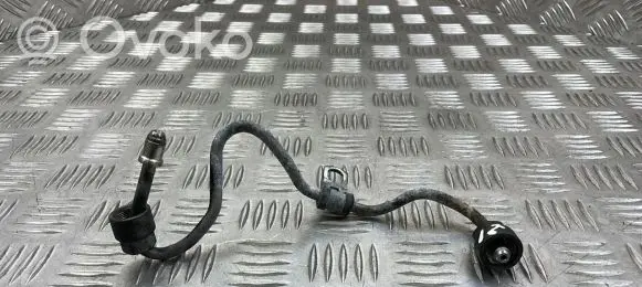 Volvo V70 Fuel injector supply line/pipe 