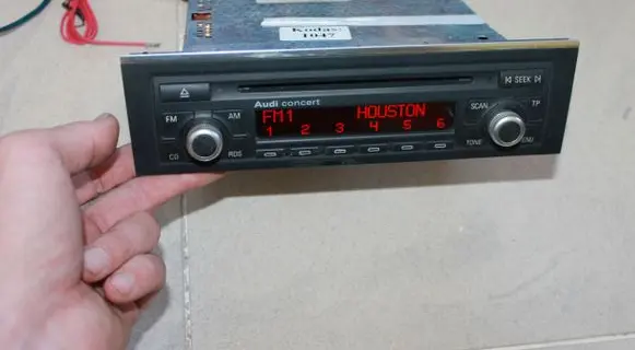 Audi A4 S4 B7 8E 8H Radio/CD/DVD/GPS head unit 8E0035186AA 8E0035186 CONCERT