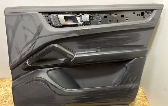 Porsche Cayenne (9Y0 9Y3) Front door card panel trim