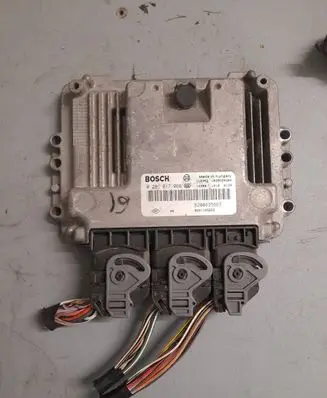 Opel Vivaro Engine control unit/module 0281017066