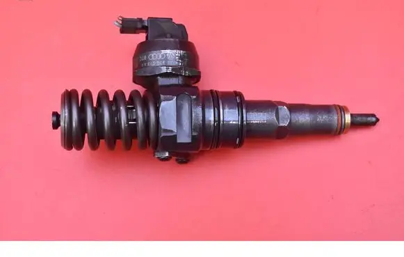 Volkswagen PASSAT B5.5 Fuel injector 038130073AR