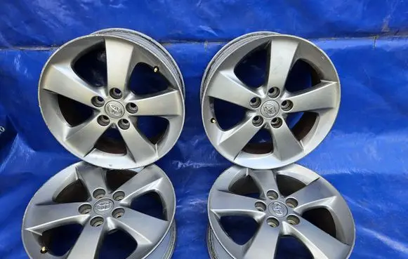 Toyota Auris 150 R17 alloy rim 4261102C70