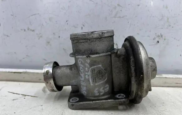 BMW 7 E38 EGR valve 7785452