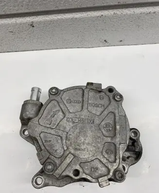 Volkswagen PASSAT B7 Vacuum pump 03L145100