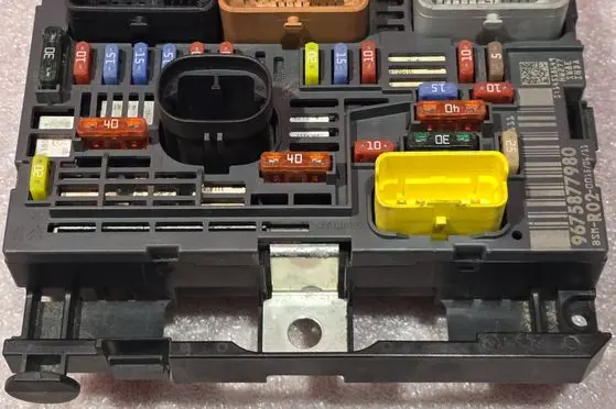 Peugeot 3008 I BSM Control unit 9675877980 BSMR02 BSMR0200