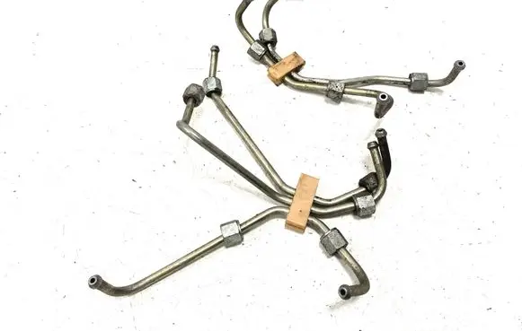 Volvo XC60 Fuel injector supply line/pipe 