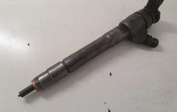 Opel Vivaro Fuel injector H8201055367 0445110414