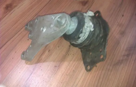 Skoda Fabia Mk1 (6Y) Engine mount bracket 6q0199185