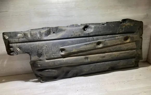 Rear underbody cover/under tray