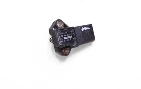 Volkswagen Golf V Air pressure sensor 038906051D 0261230073