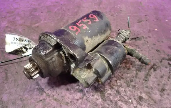 Volkswagen Golf IV Starter motor 