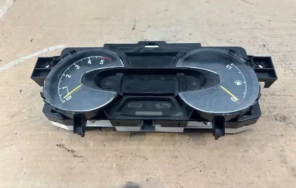 Opel Vivaro Speedometer (instrument cluster) 248109507R VPDRRF10849TD SBTD047000