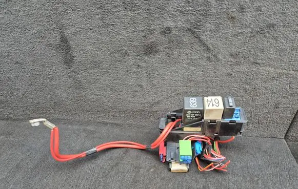 Audi A4 S4 B7 8E 8H Relay mounting block 8E1937503B 8A09375308E0951253 8Z0951253