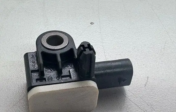Dodge RAM 1500 DS Airbag deployment crash/impact sensor A1668210151