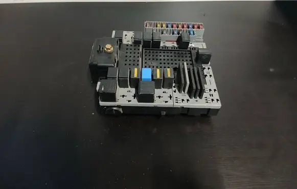 Volvo V70 Fuse module 8645729