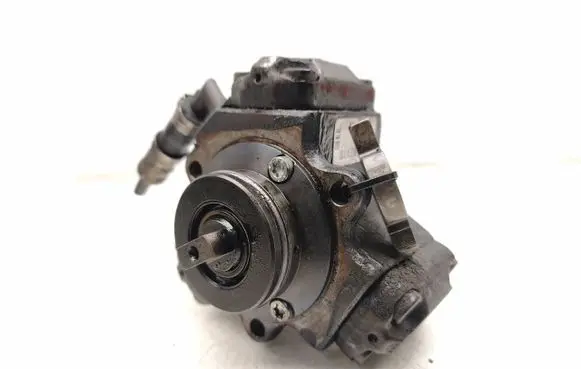 Opel Combo C Fuel injection high pressure pump 55185549 0445010092