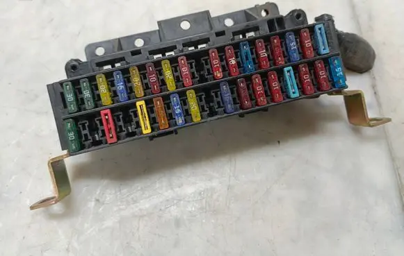 Mitsubishi Canter Fuse module 71543026