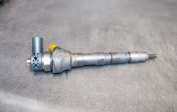 Skoda Octavia Mk3 (5E) Fuel injector 0445110477