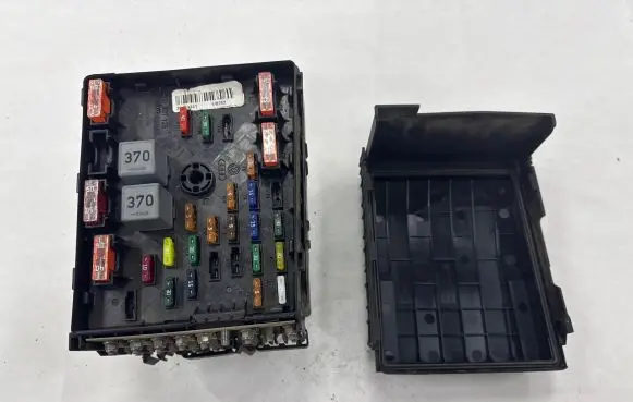 Volkswagen PASSAT CC Fuse box set 3C0937125 1K0937132