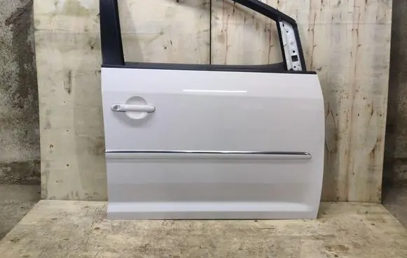 Volkswagen Touran II Front door