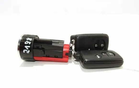 Toyota Avensis T270 Engine start stop button switch kodo