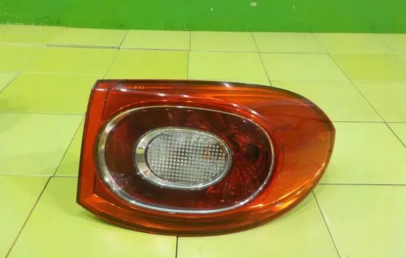 Volkswagen Tiguan Rear/tail lights 5N0945096F 18AB25