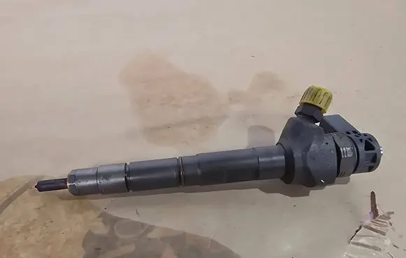 Skoda Yeti (5L) Fuel injector 03L130277J