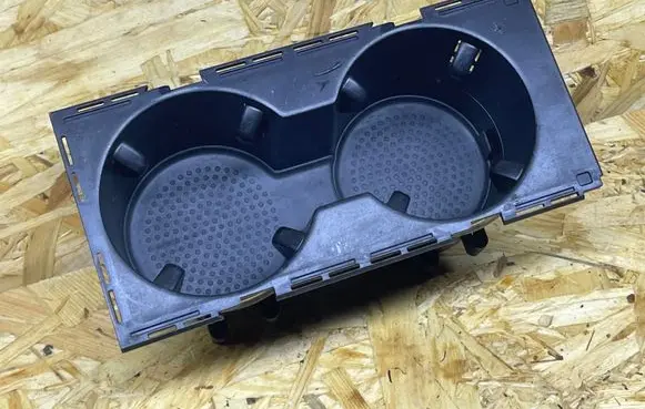 Cup holder front