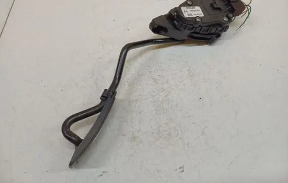 Nissan Primera Accelerator throttle pedal 18002AU410