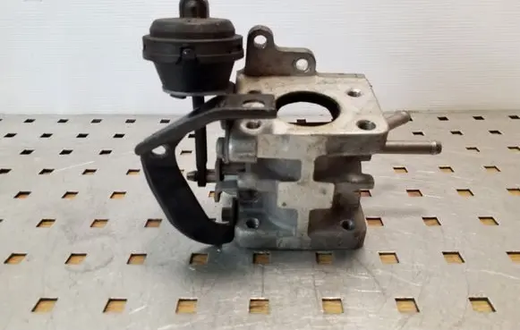 Volkswagen New Beetle Engine shut-off valve 038131063E