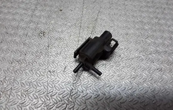 Mitsubishi Pajero Vacuum valve 