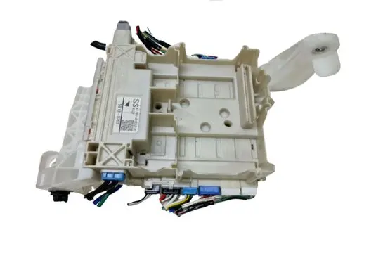 Toyota Aygo AB40 Fuse module 827300H030A