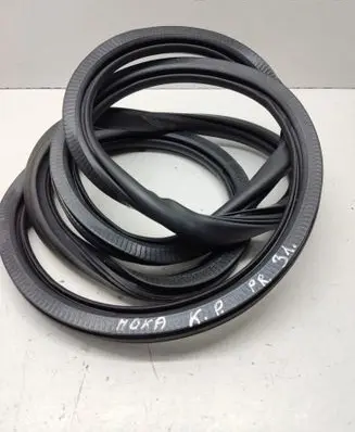 Opel Mokka B Front door rubber seal 