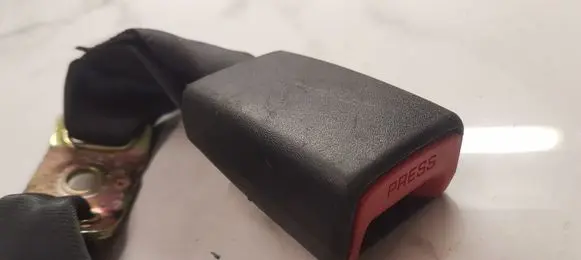 Lexus IS 200-300 Rear seatbelt buckle 7H3370 03APR00