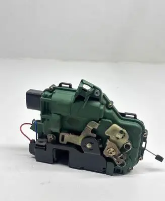 Volkswagen Golf IV Front door lock PA66GF30