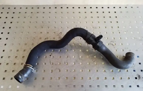Peugeot 5008 Engine coolant pipe/hose