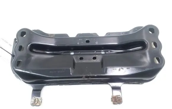 Mercedes-Benz CLS C218 X218 Engine mounting bracket A2122404102