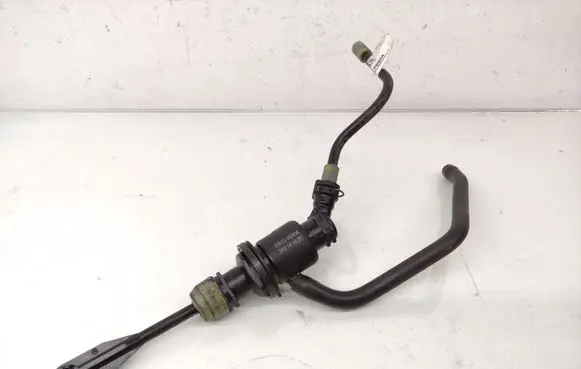 Nissan X-Trail T32 Clutch master cylinder 306104BA0A