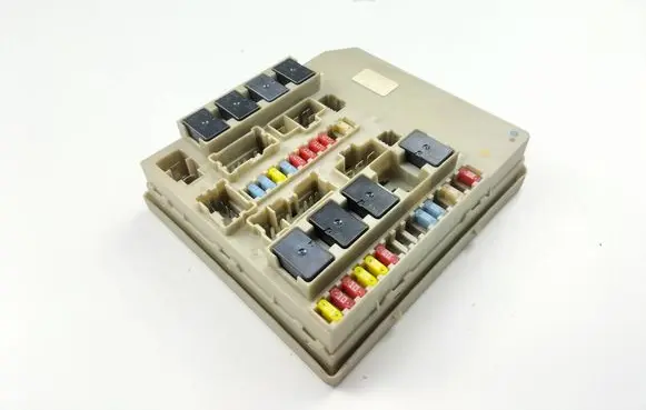 Renault Clio III Fuse module 674658A
