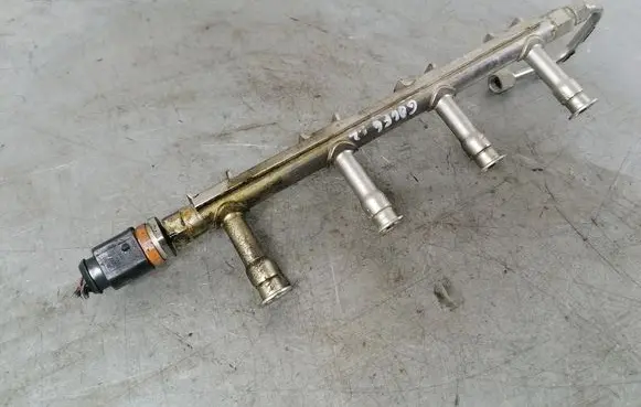 Volkswagen Golf VI Fuel main line pipe 03F133320C