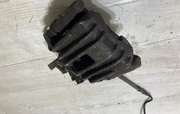 Skoda Rapid (NH) Rear brake caliper 6r040792