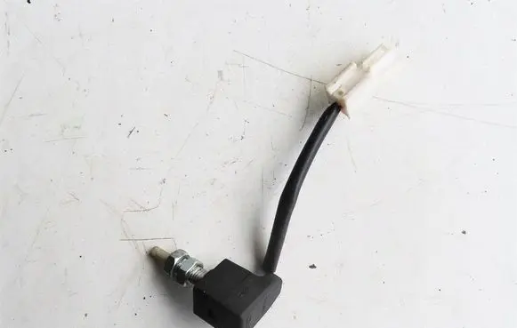 Hyundai i30 Clutch fluid level sensor