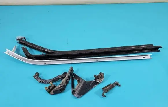 Renault Trafic III (X82) Sliding door upper roller guide/hinge IMPRK1370160