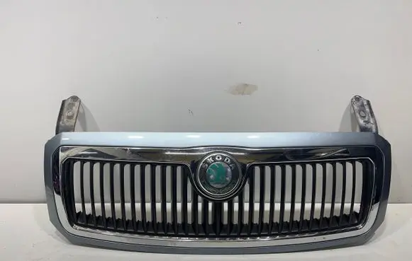 Skoda Fabia Mk1 (6Y) Front bumper upper radiator grill 6Y0823573