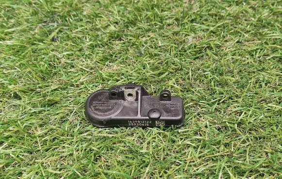Saturn Vue Tire pressure sensor 25920615